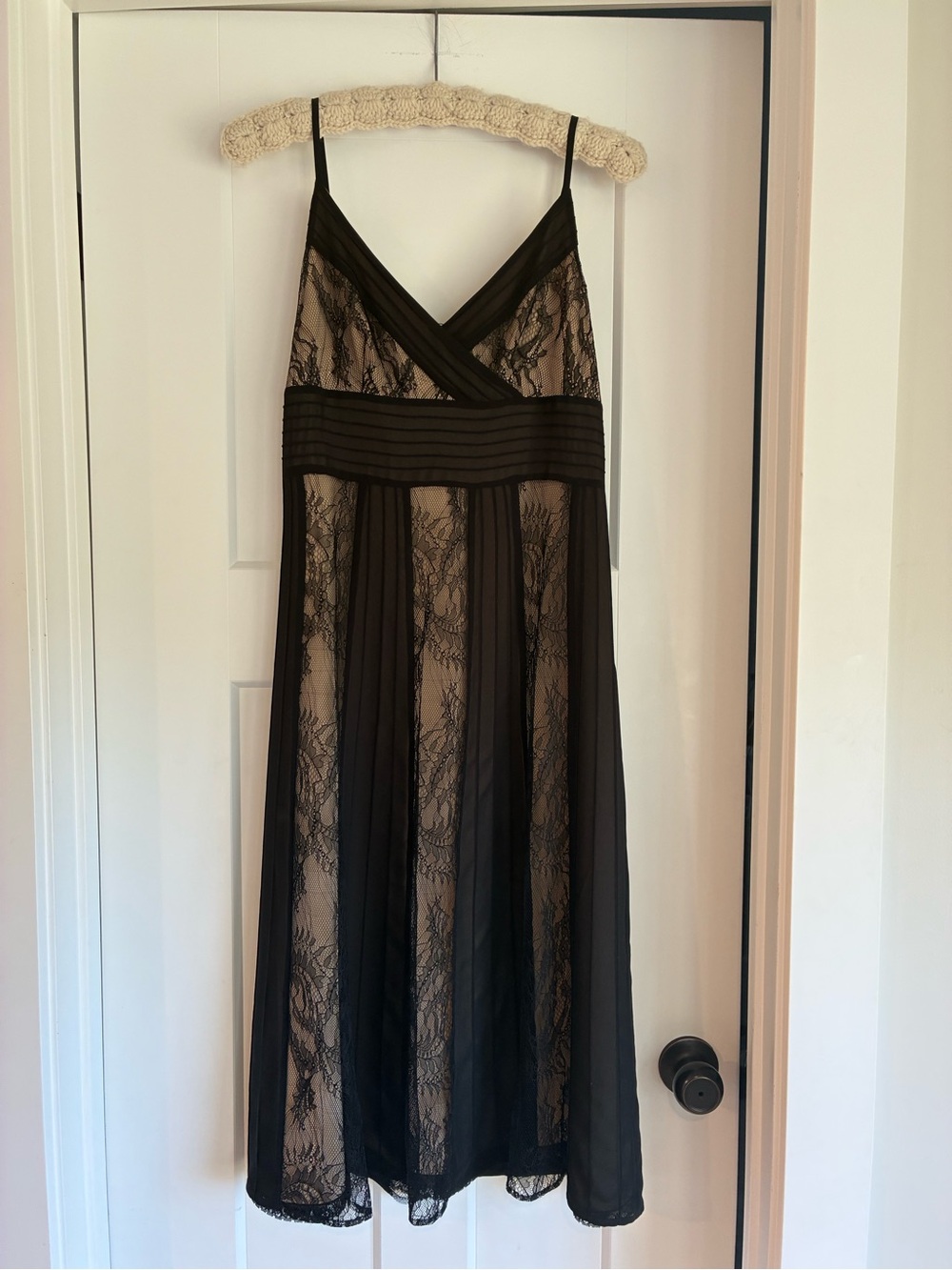 Loft slip dress w/black Lace Overlay Dress size 6 spaghetti strap v neck formal